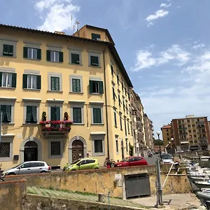 Renovated With 3 Bedrooms In An Historic Palazzo Between Port And Old Town Livorno